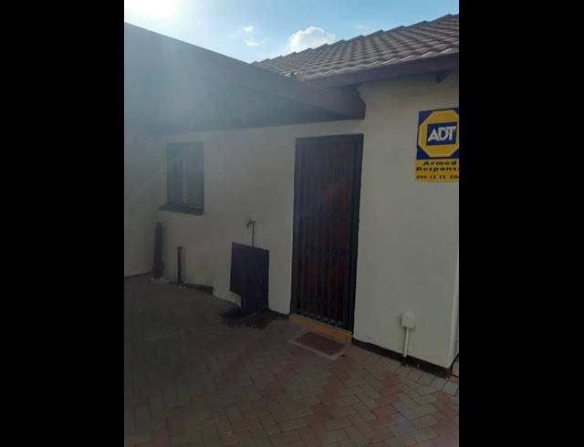 3 BEDROOM HOUSE SOLD IN THE ORCHARDS